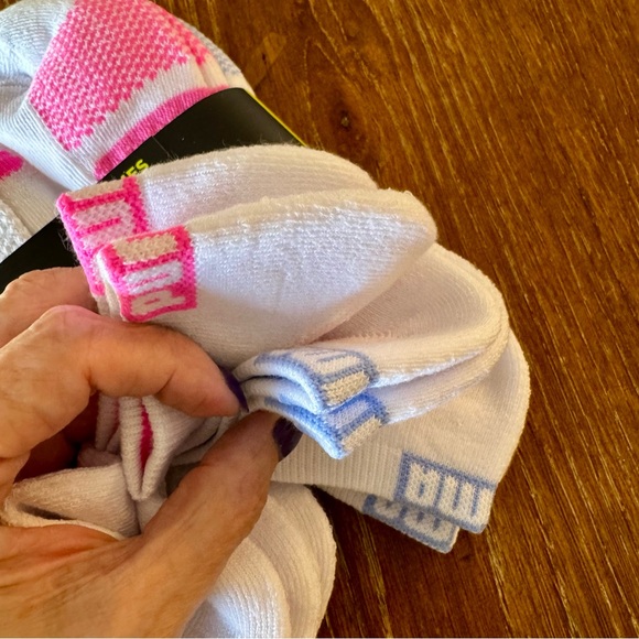 6-pack white Puma low cut women’s athletic socks - Picture 7 of 9